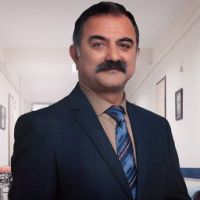 سینان دمیرر as احسان بوزکیر